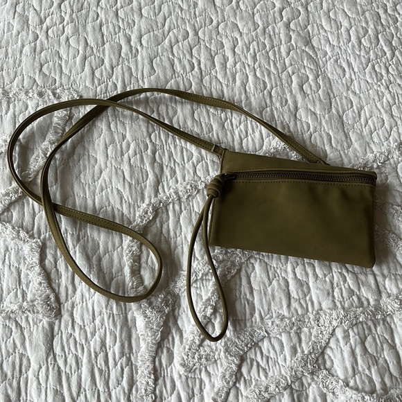 Universal Thread Purse - Picture 1 of 5